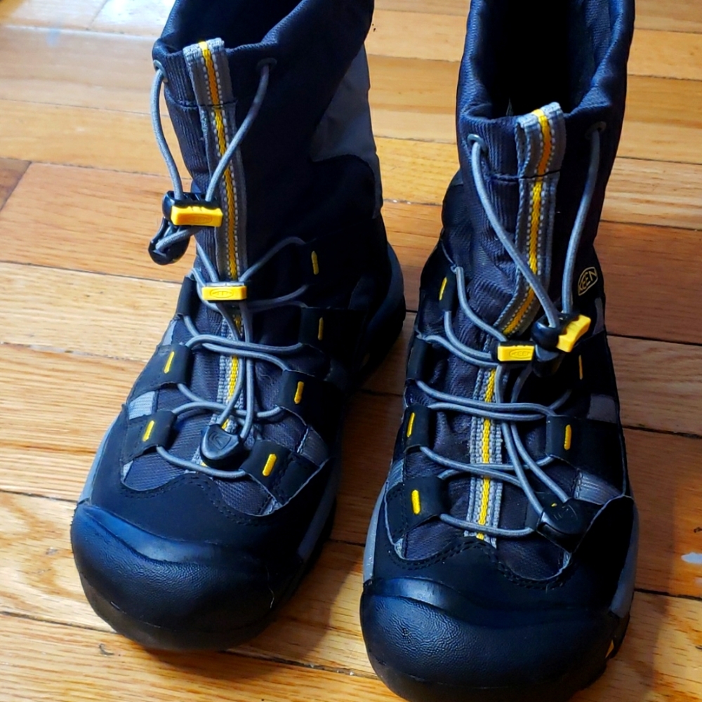 KEEN Snow/Water youth boots